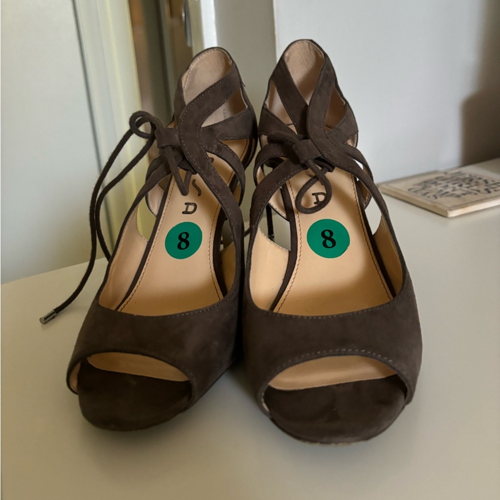 BROWN HEELS